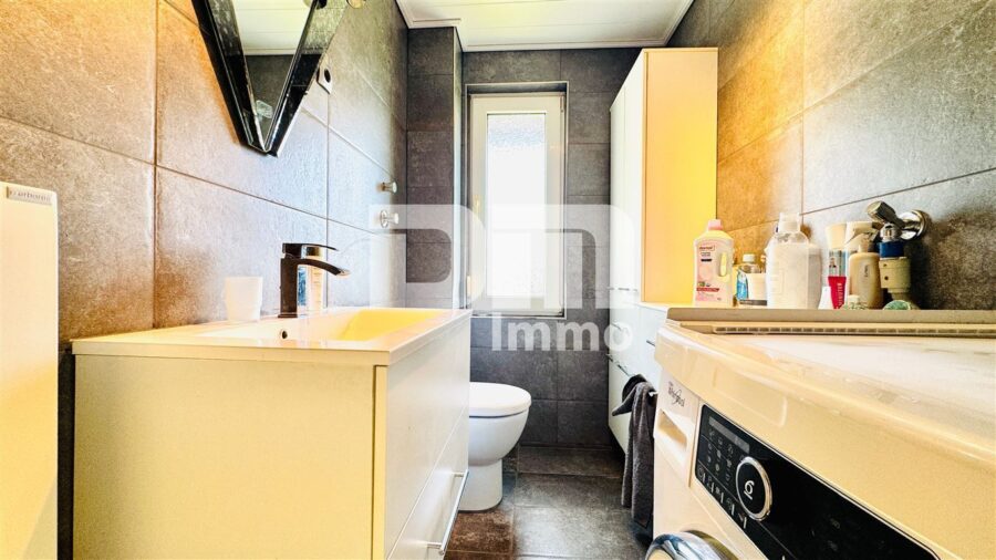 Modernisiertes Zweifamilienhaus mit Maisonettebereich in Panorama Traumlage + Garage / Terrasse - OG Bad / WC / Waschmaschine